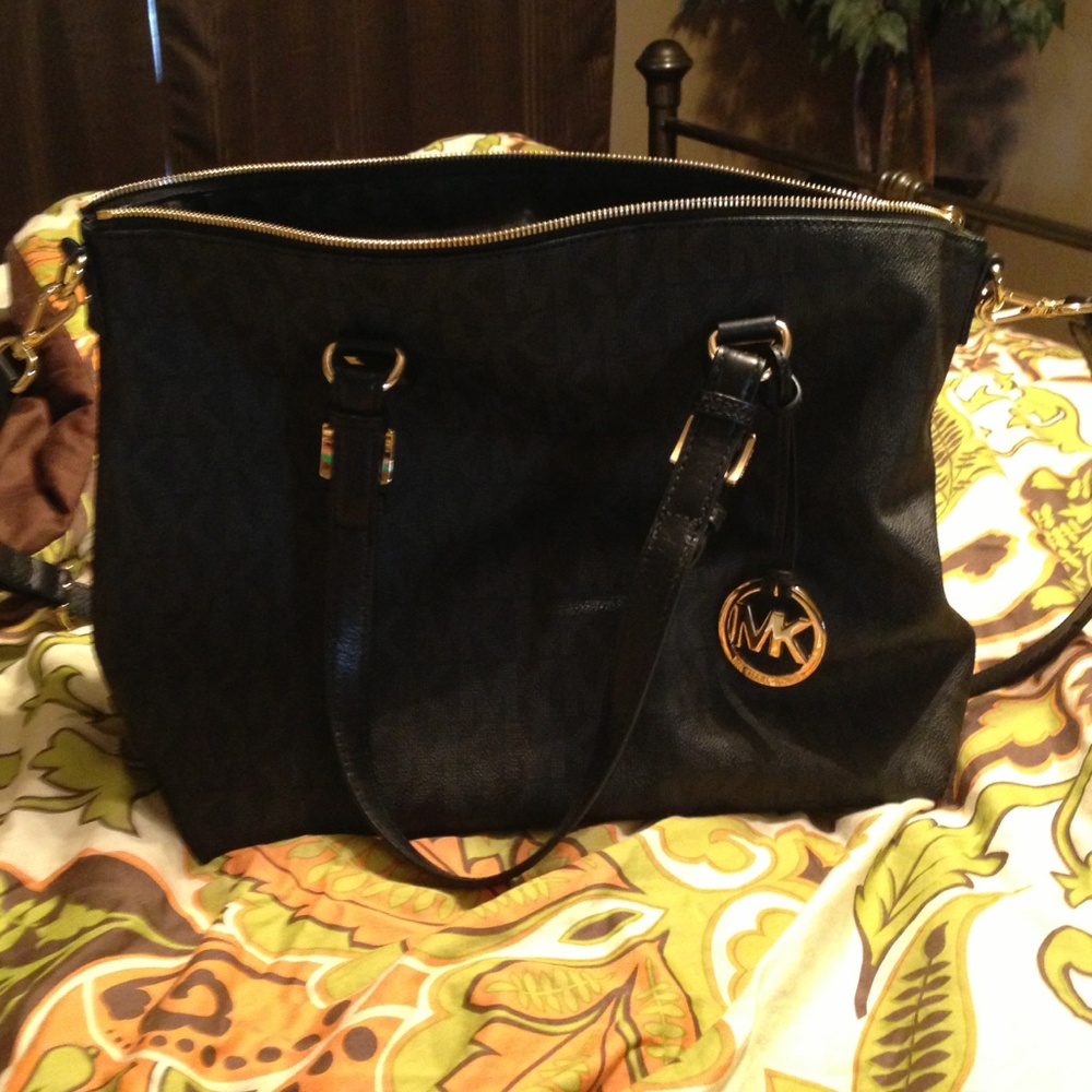 Michael kors purse